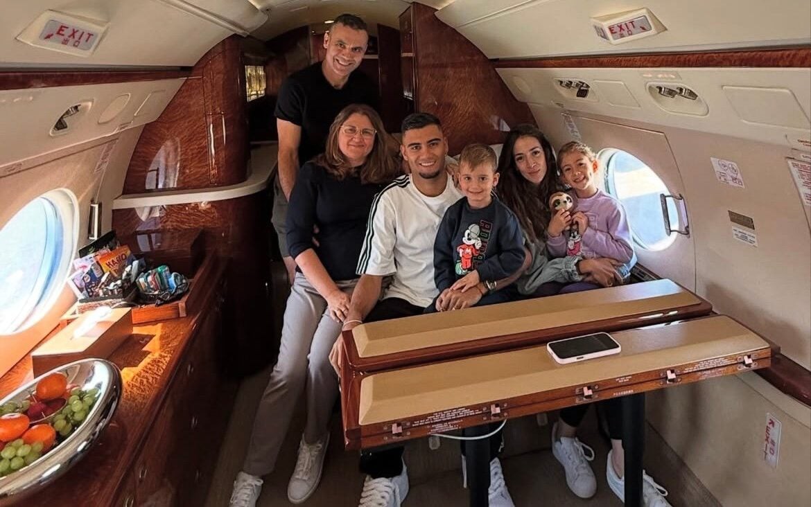 Andreas Pereira embarca para se apresentar ao Palmeiras (Foto: Arquivo pessoal)