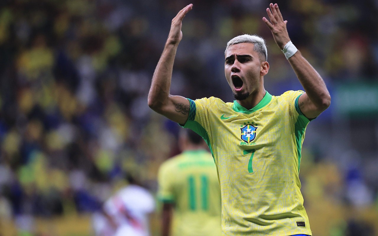 Andreas Pereira celebra gol marcado com a Seleção Brasileira diante do Peru (Foto: Ettore Chiereguini/AGIF)
