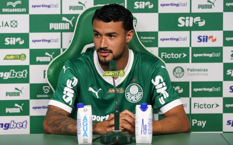 O jogador do Palmeiras Jefté durante apresentação na Academia de Futebol (Foto: Cesar Greco/Palmeiras/by Canon)