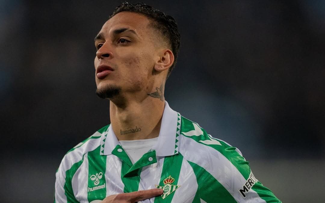 Antony comemorando gol pelo Real Bétis (Foto: Reprodução/Real Bétis)