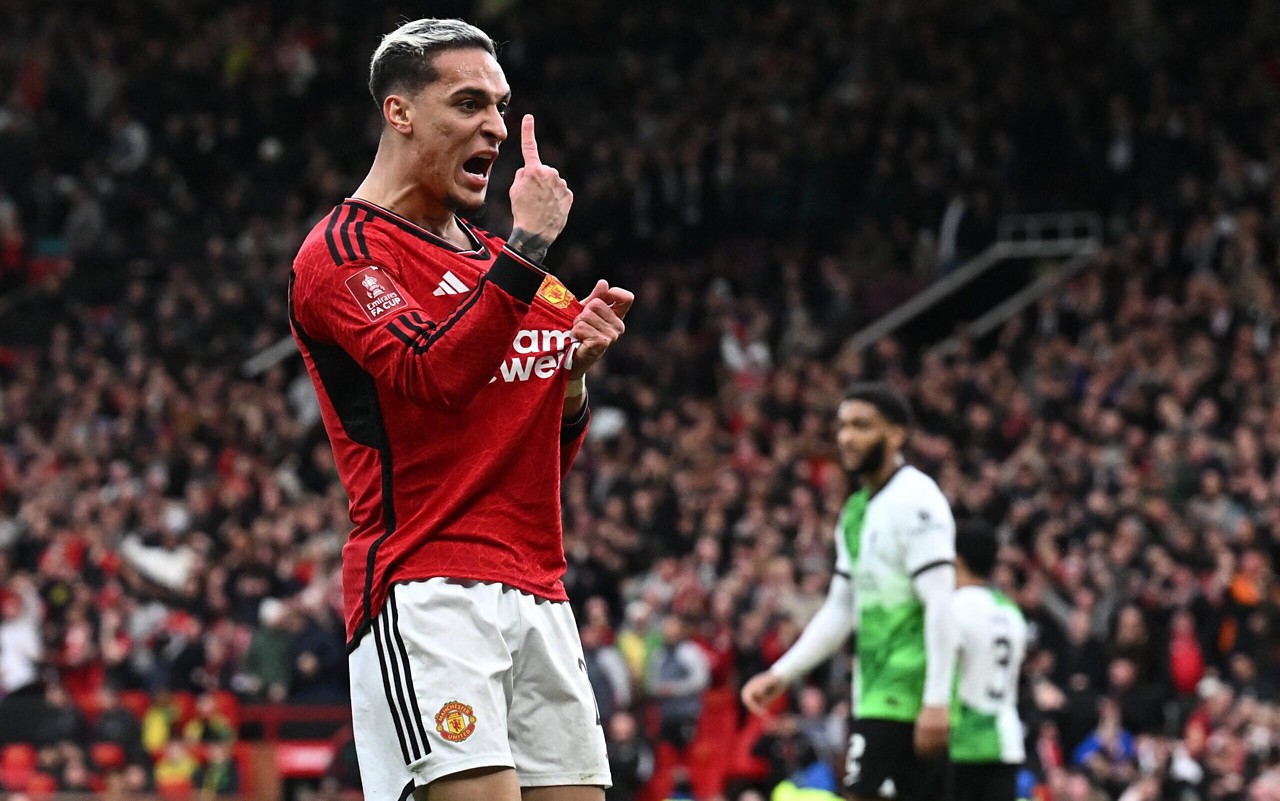 Antony em ação pelo Manchester United (Foto: Paul Ellis/AFP)