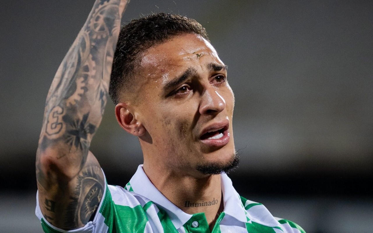 Antony fez um gol e deu uma assistência para levar o Real Betis à final da Conference (Reprodução: Reprodução/Antony)