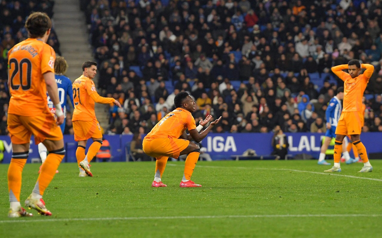 Vini Jr em jogo entre Real Madrid e Espanyol (Foto: MANAURE QUINTERO / AFP)