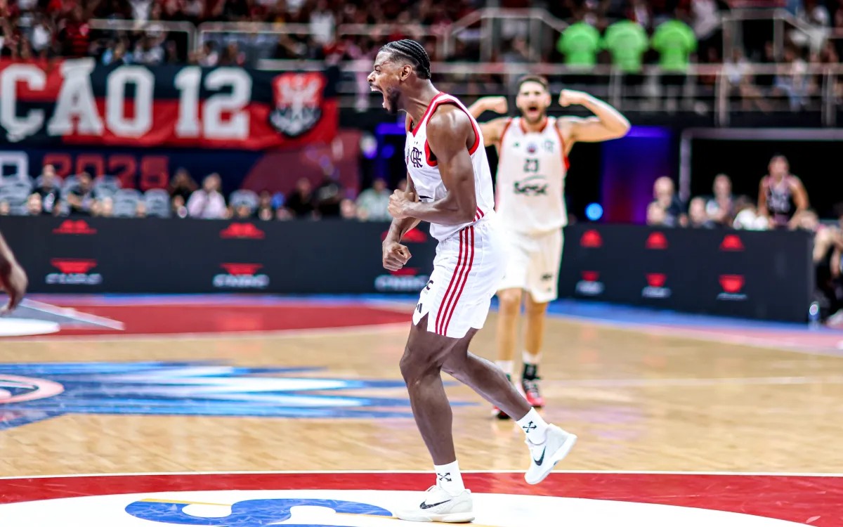 Gui Deodato, do Flamengo, comemora na semifinal contra o Franca pela BCLA (Foto: Reprodução/Fiba)
