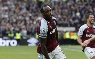 Michail Antonio celebra gol pelo West Ham (Foto: Ian Kington / AFP)