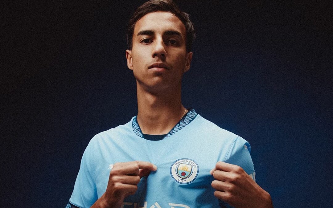 Vitor Reis, zagueiro do Manchester City (Foto: Divulgação/Manchester City)