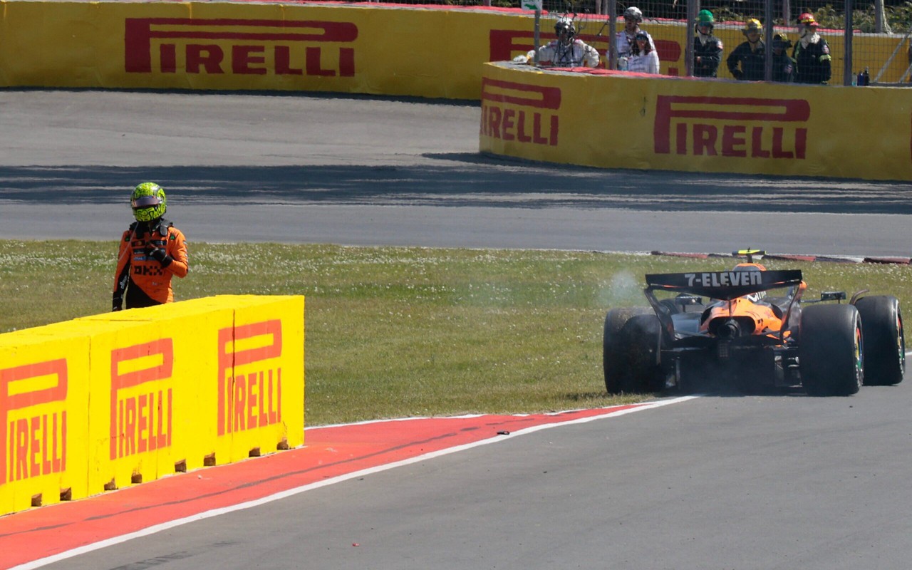 Lando Norris, da McLaren, abandonou a corrida no GP do Canadá pela F1 2025 (Foto: Shawn Thew / Pool / AFP)
