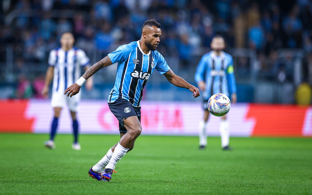 RS - FUTEBOL/RECOPA GAUCHA 2025 /GREMIO X SAO JOSE - ESPORTES - Lance da partida entre Gremio e Sao Jose disputada na noite desta terça-feira, na Arena do Gremio, valida pela Recopa Gaucha 2025. FOTO: LUCAS UEBEL/GREMIO FBPA