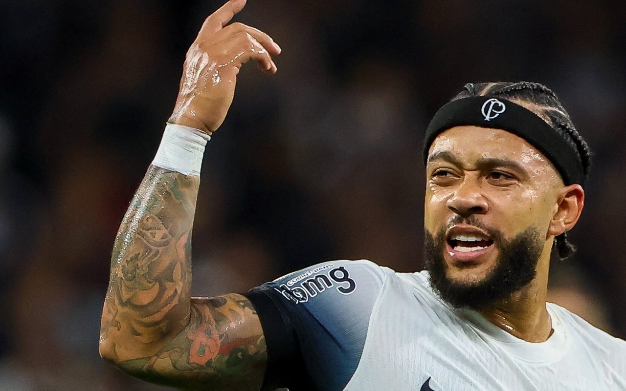 Depay perdeu pênalti contra o Mirassol, após tentar cavadinha. (Foto: Joisel Amaral/AGIF)