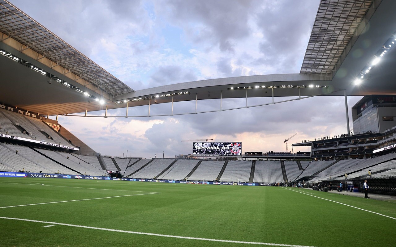 Gramado da Neo Química Arena foi bastante criticado pelos jogadores (Foto: Marcello Zambrana/AGIF)
