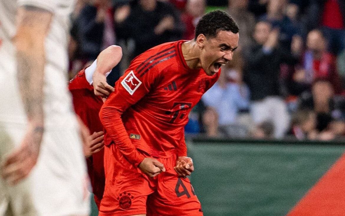 Musiala em campo com a camisa do Bayern de Munique (Foto: Reprodução/Instagram/@jamalmusiala10)