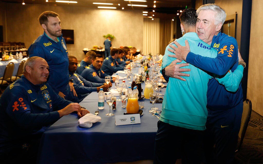 Ancelotti recebe jogadores da Seleção em São Paulo (Foto: Rafael Ribeiro/CBF)