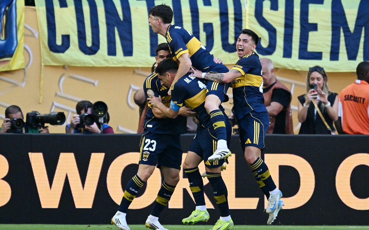 Boca Juniors celebra gol contra o Benfica na estreia do Mundial de Clubes (Foto: Chandan Khanna/AFP)