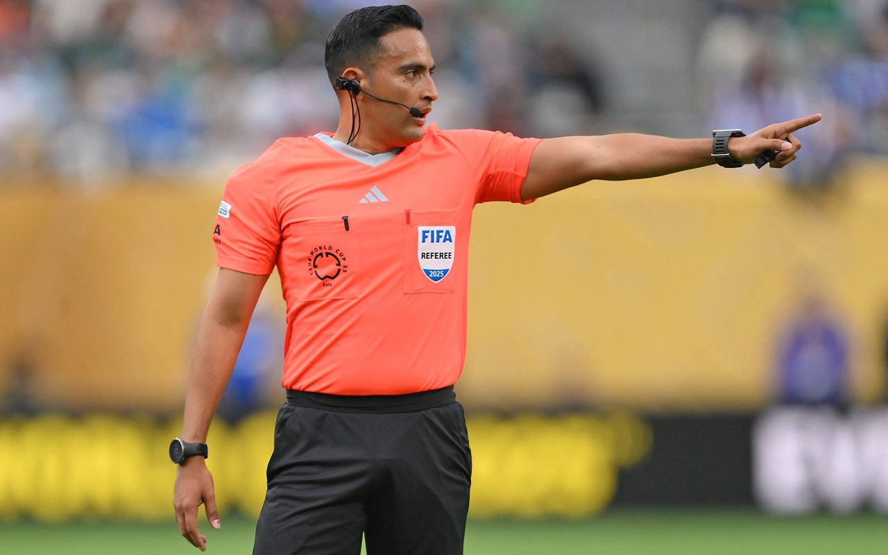 Árbitro de Palmeiras x Porto (Foto: David Ramos/Getty Images/AFP)