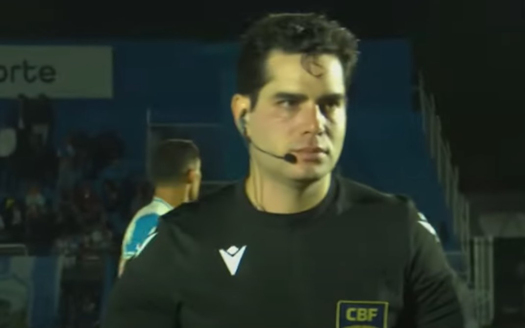 Árbitro Rafael Martins Diniz foi nocauteado por jogador do Londrina em partida contra a Tombense pela Série C do Brasileiro (Foto: Reprodução/Nosso Futebol)