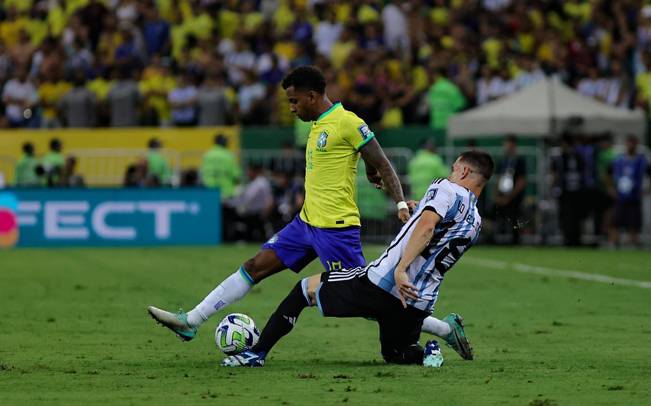 Argentina e Brasil jogam pelas Eliminatórias para a Copa do Mundo (Foto: Fabio Giannelli/AGIF)