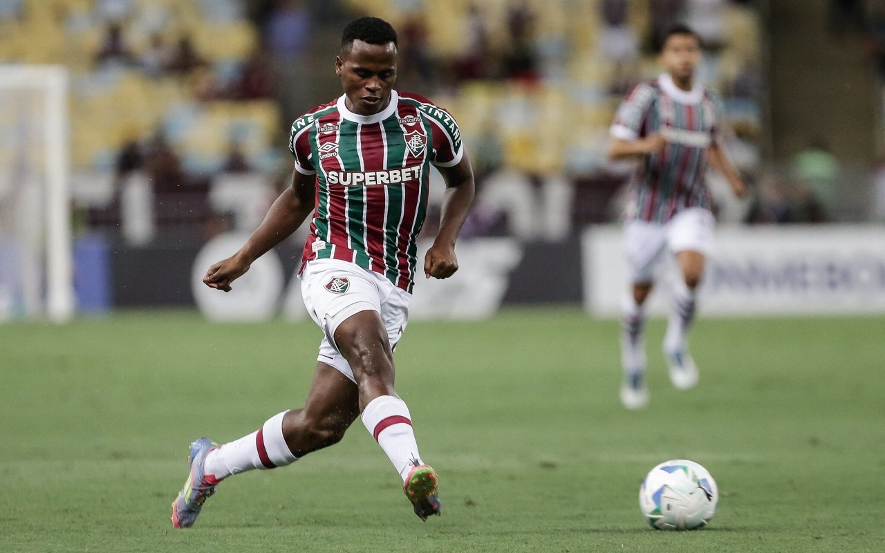Arias deu detalhe do gol (Foto: Lucas Merçon / Fluminense F.C.)
