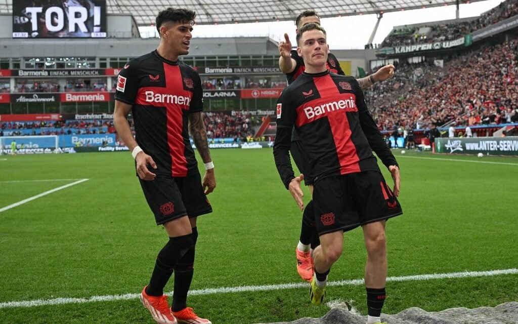 Floran Wirtz comemorando seu gol pela Bundesliga 2023/24 (Foto: INA FASSBENDER / AFP)