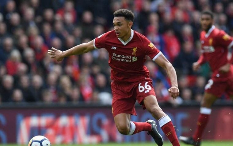 Alexander-Arnold está em sua segunda temporada como profissional (Foto: Paul Ellis / AFP)
