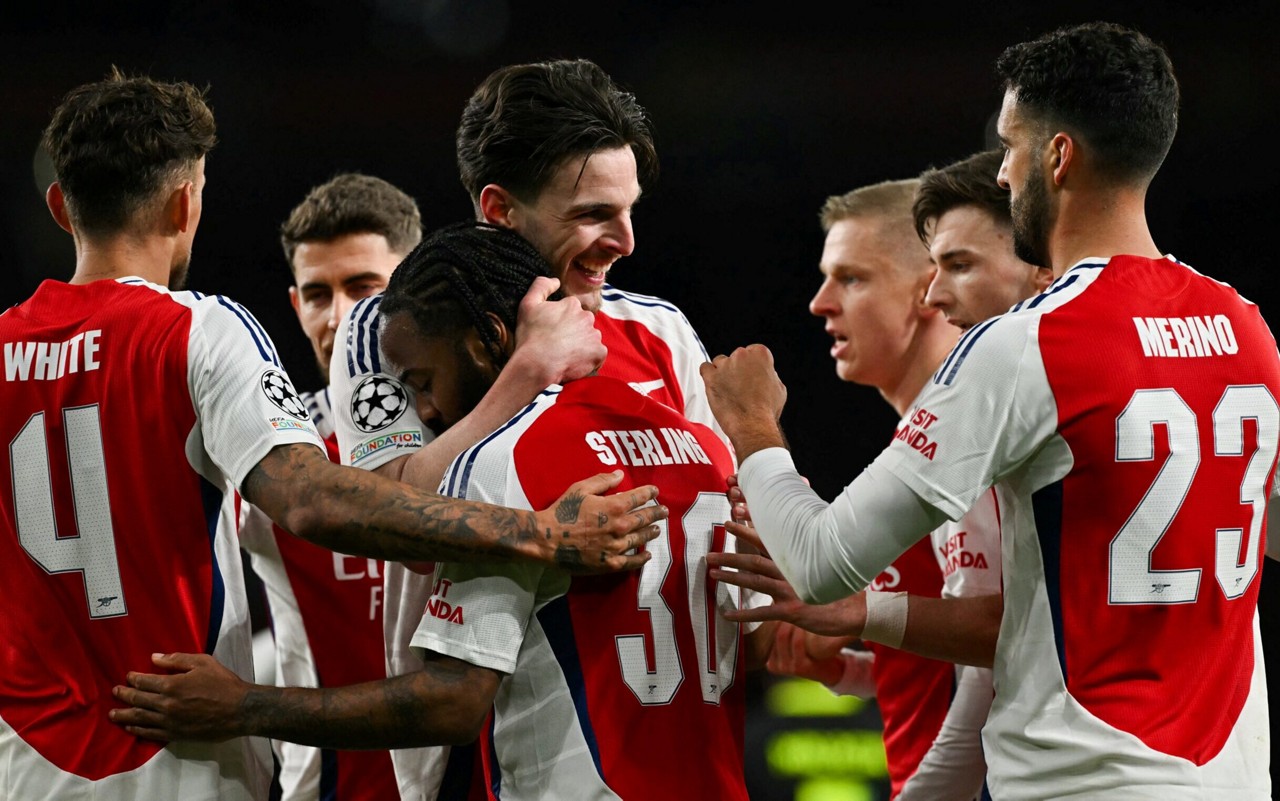 Arsenal carimbou vaga na próxima fase da Champions (Foto: Glyn Kirk / AFP)