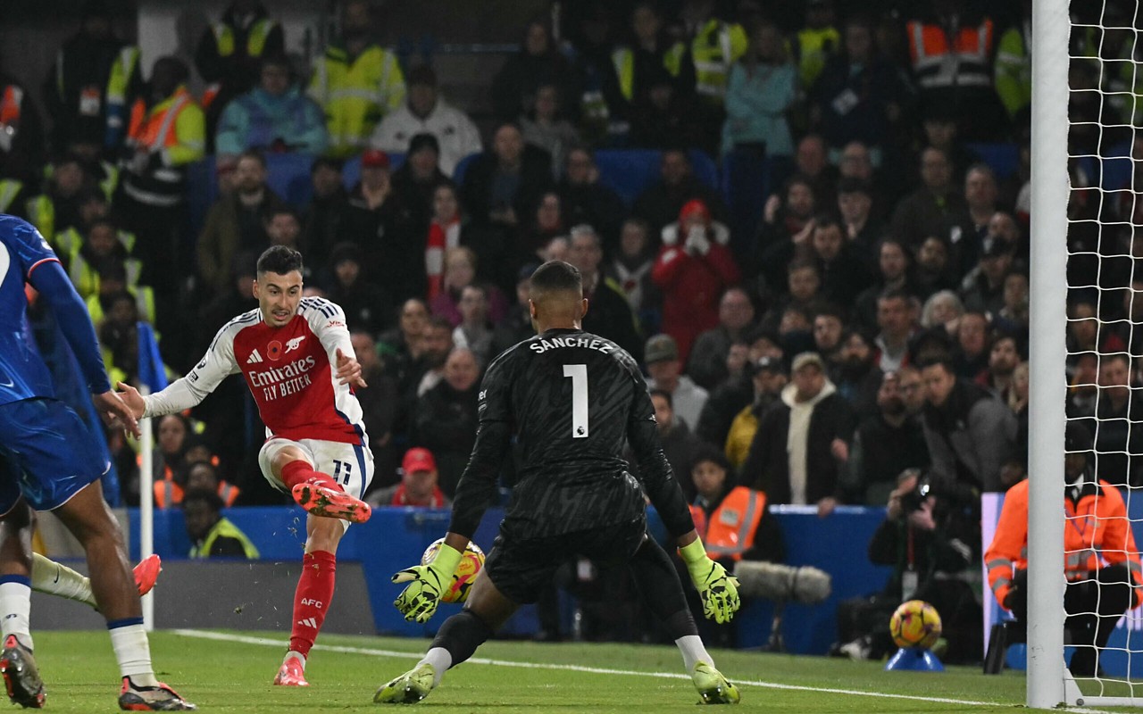 Arsenal e Chelsea no confronto pela Premier League (Photo by Glyn KIRK / AFP)