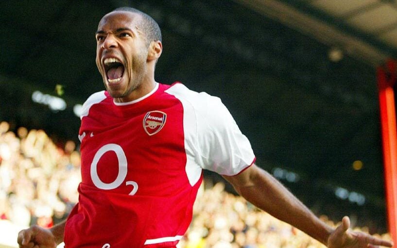 Confronto entre Arsenal e Real Madrid em 2006 pela UEFA Champions League, marcado pela atuação decisiva de Thierry Henry. (Foto: Jim Watson)