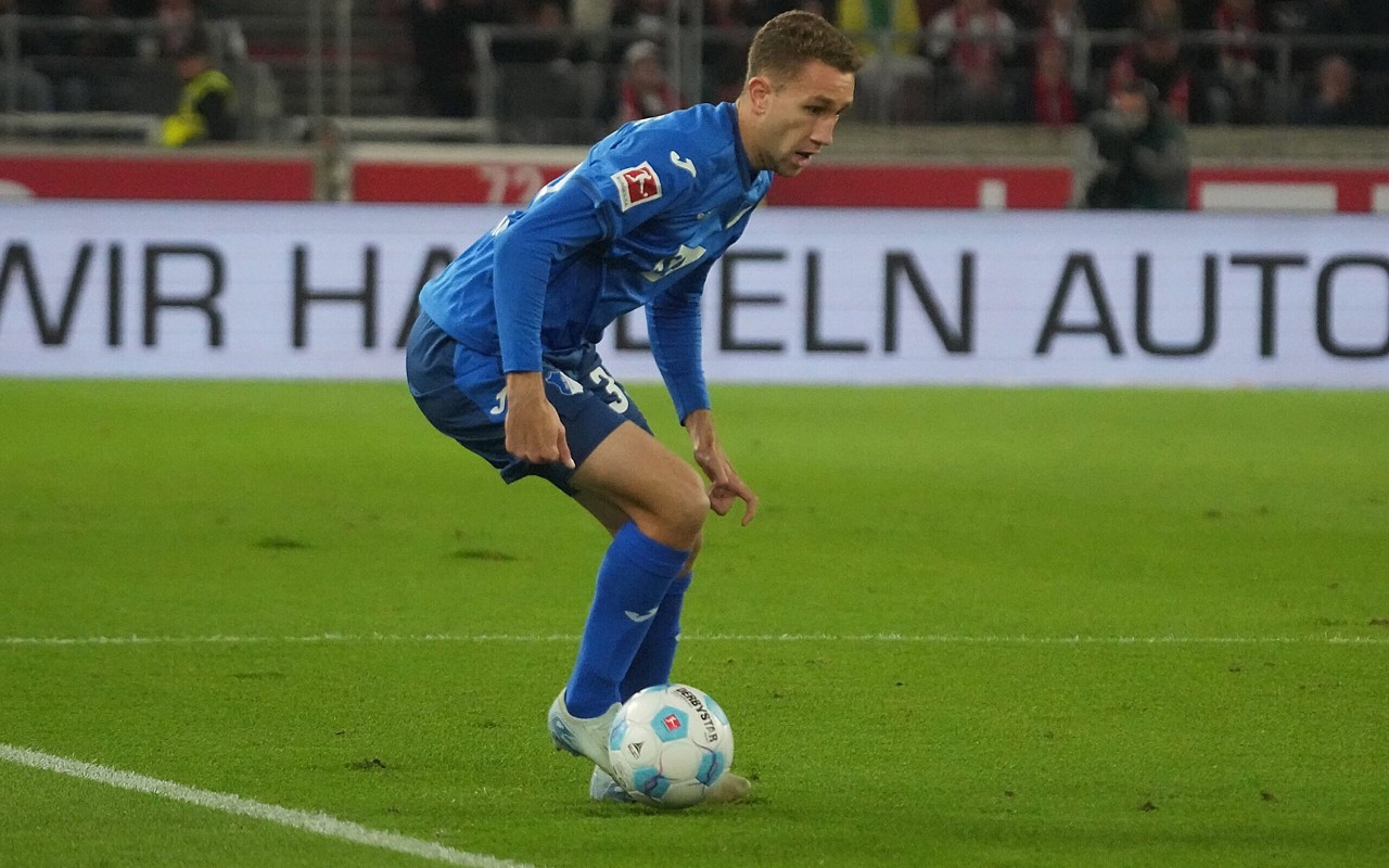 Arthur Chaves, zagueiro do Hoffenheim (Foto: Divulgação / Hoffenheim)