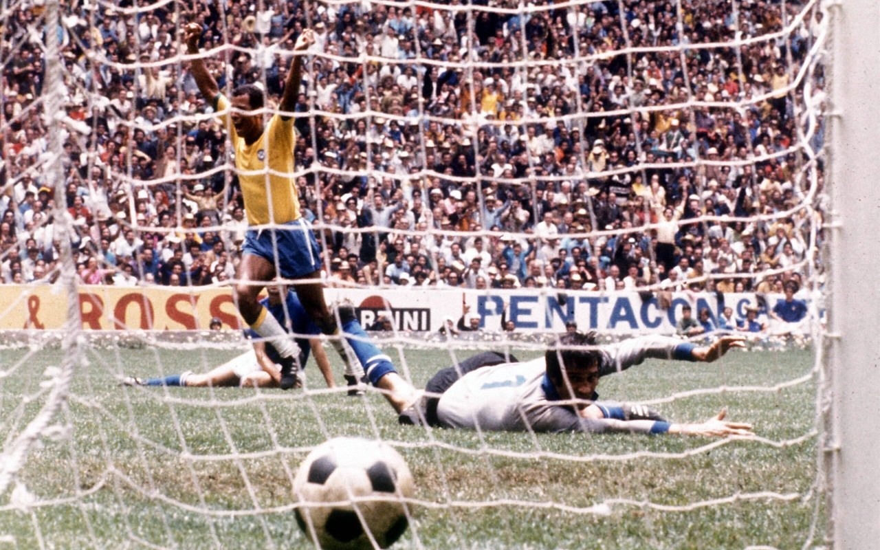 Carlos Alberto Torres comemora gol contra a Itália (Foto: Divulgação/FIFA)