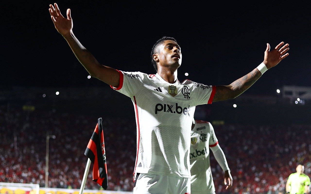 Bruno Henrique comemora gol no Barradão (Foto: Gilvan de Souza/Flamengo)