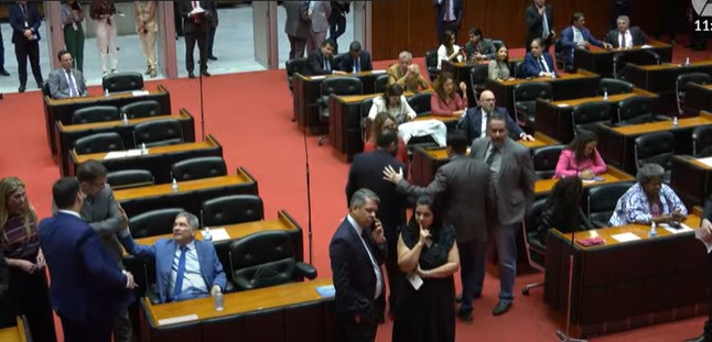 Entenda movimentos dos deputados e do governo estadual para aprovação do reajuste dos servidores
