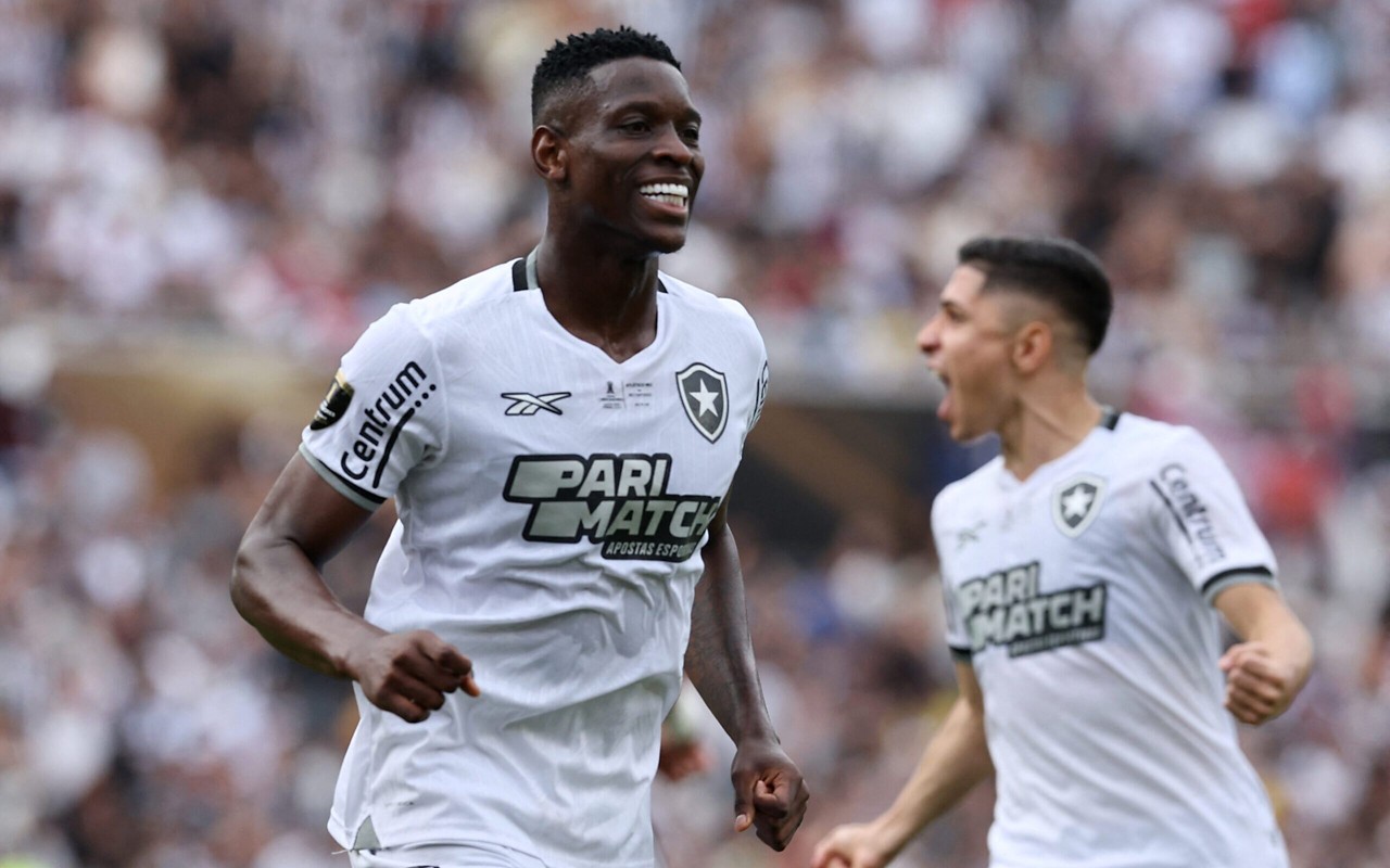 Luiz Henrique comemora gol marcado pelo Botafogo sobre o Atlético-MG na final da Libertadores (Foto: Alejandro Pagni/AFP)