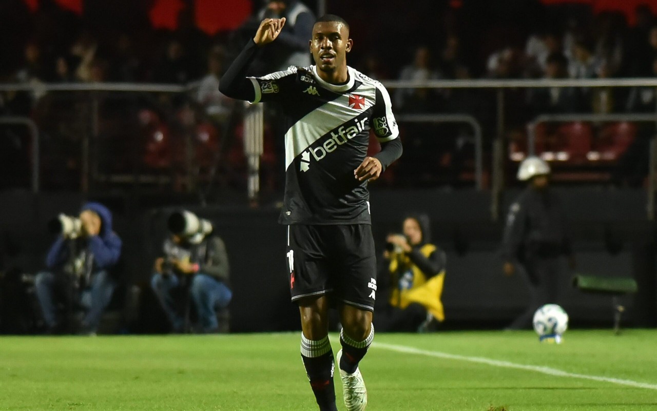 Rayan marcou o primeiro gol da vitória do Vasco sobre o São Paulo