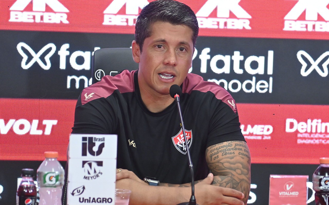 BA - SALVADOR - 19/03/2025 - COPA DO NORDESTE 2025, VITORIA X SPORT - Thiago Carpini, tecnico do Vitoria durante partida contra o Sport no estadio Barradao pelo campeonato Copa Do Nordeste 2025. Foto: Walmir Cirne/AGIF