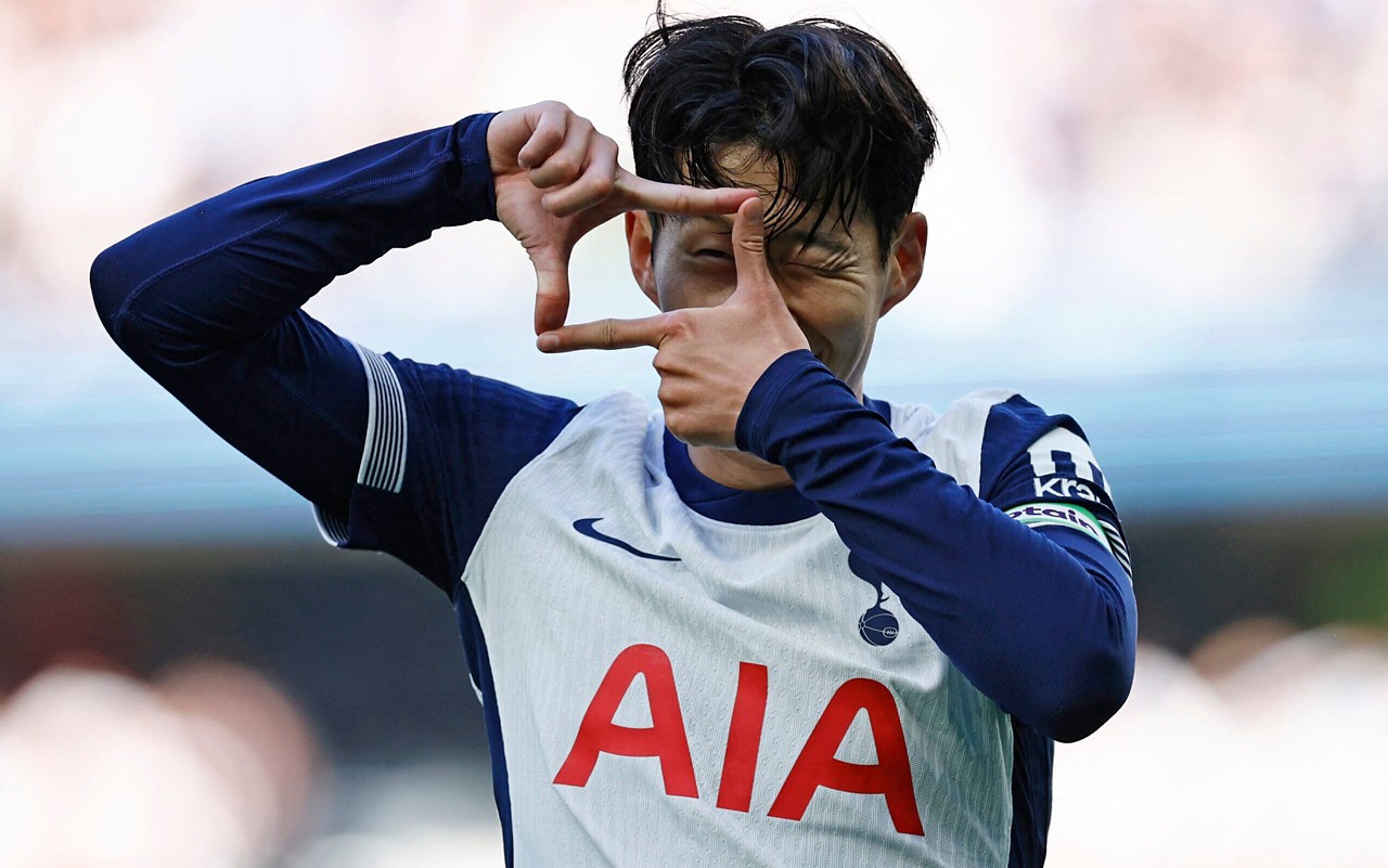 Heung-min Son celebra gol pelo Tottenham (Foto: BENJAMIN CREMEL / AFP)