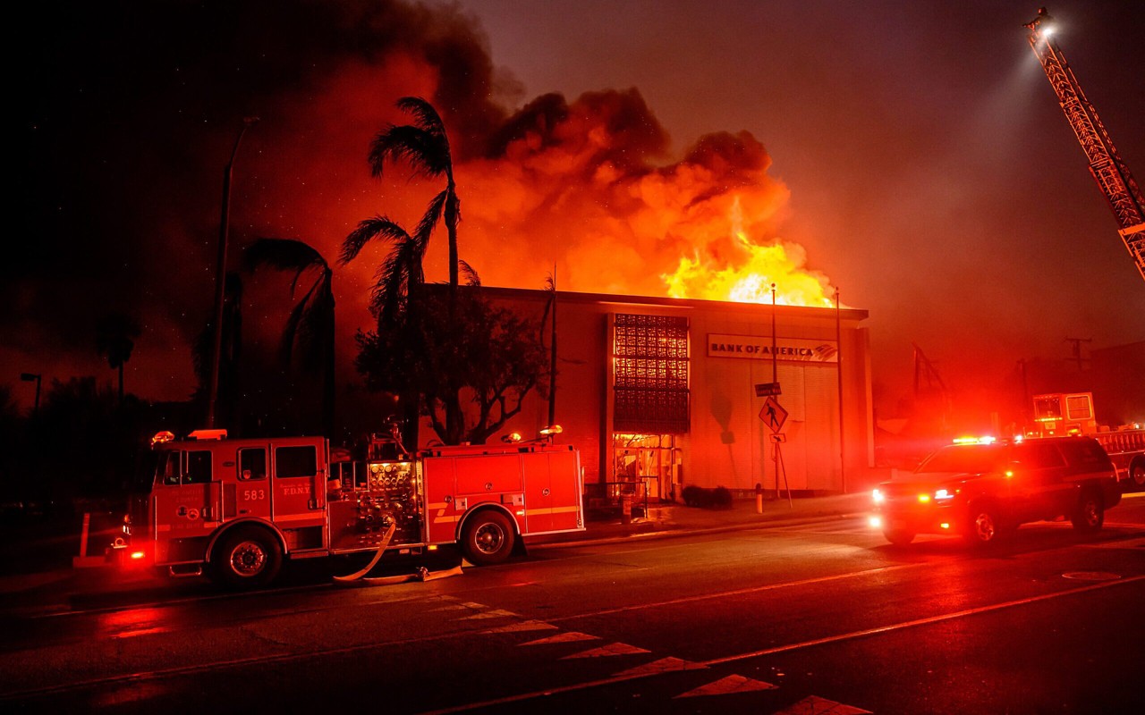Los Angeles sofre com incêndios naturais (Foto: Josh Edelson / AFP)