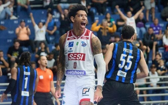 Didi Louzada comemorando em duelo entre Franca e Pinheiros pelos playoffs do NBB (Foto: Divulgação/NBB)