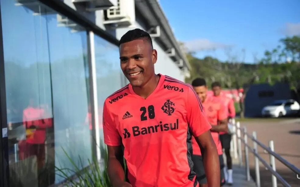 Mikael jogou apenas uma partida pelo Internacional (Foto: Divulgação/Internacional)