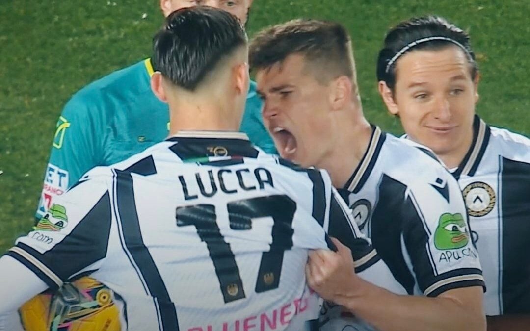 Partida entre Lecce e Udinese foi marcada por lance polêmico (Foto: Reprodução/X)