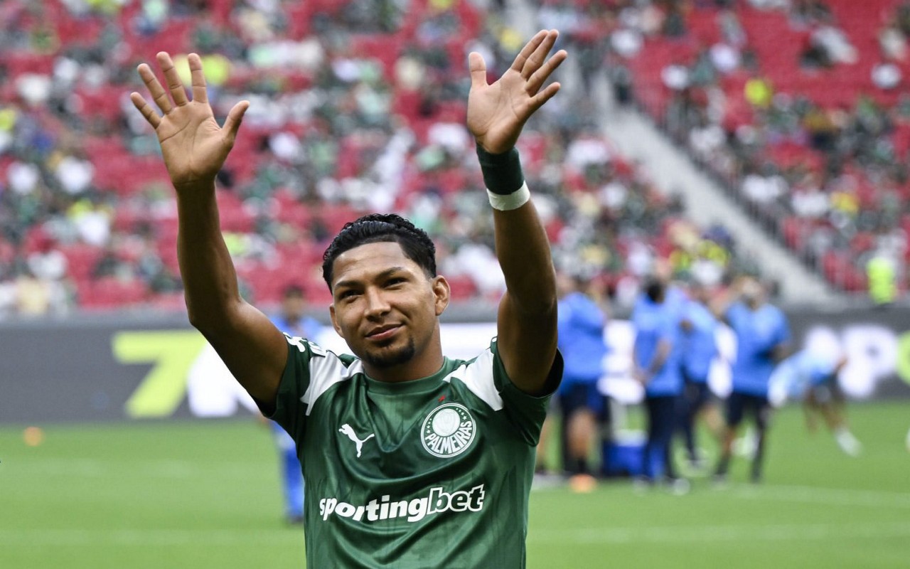 Atacante Rony se despede do Palmeiras com 11 títulos conquistados (Foto: Mateus Bonomi/AGIF)