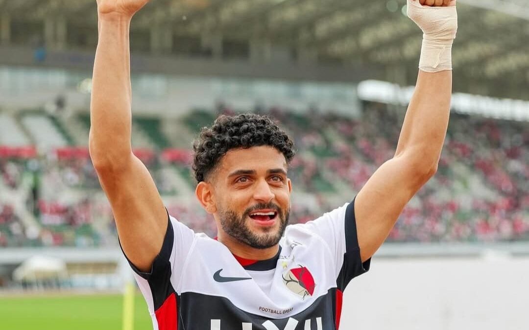 Talles Brener comemora triunfo do Kashima Antlers (Foto: Reprodução)