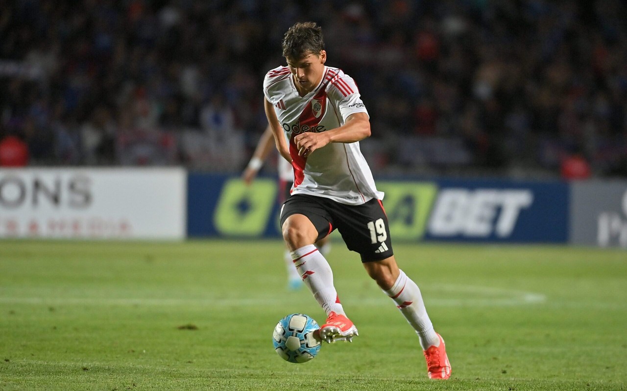 Na mira do Athletico, Gonzalo Tapia não joga desde março pelo River Plate. Foto: Divulgação/River Plate