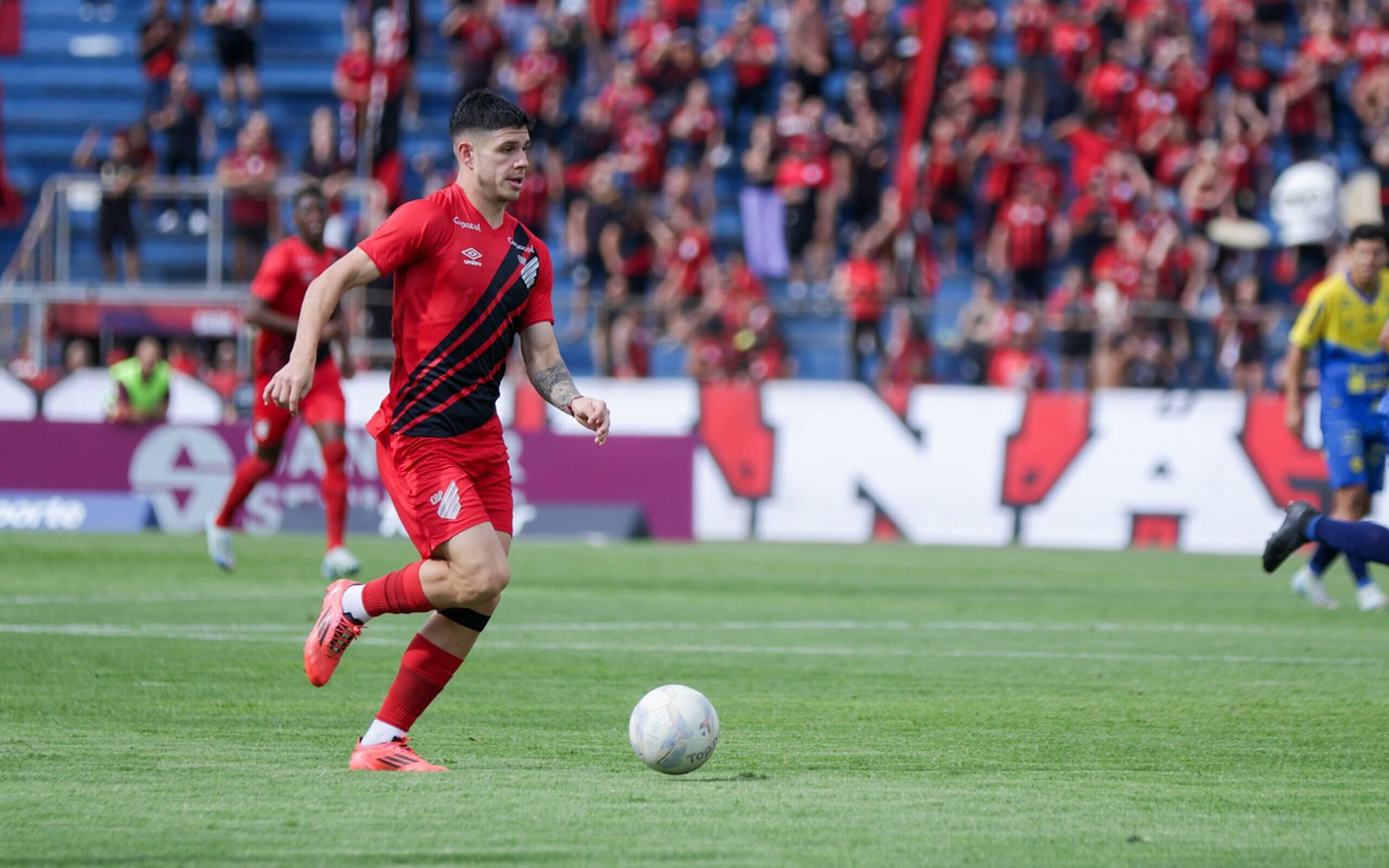 Bruno Zapelli, do Athletico-PR, durante partida contra o Andraus pelo Campeonato Paranaense 2025 (Foto: Robson Mafra/AGIF)