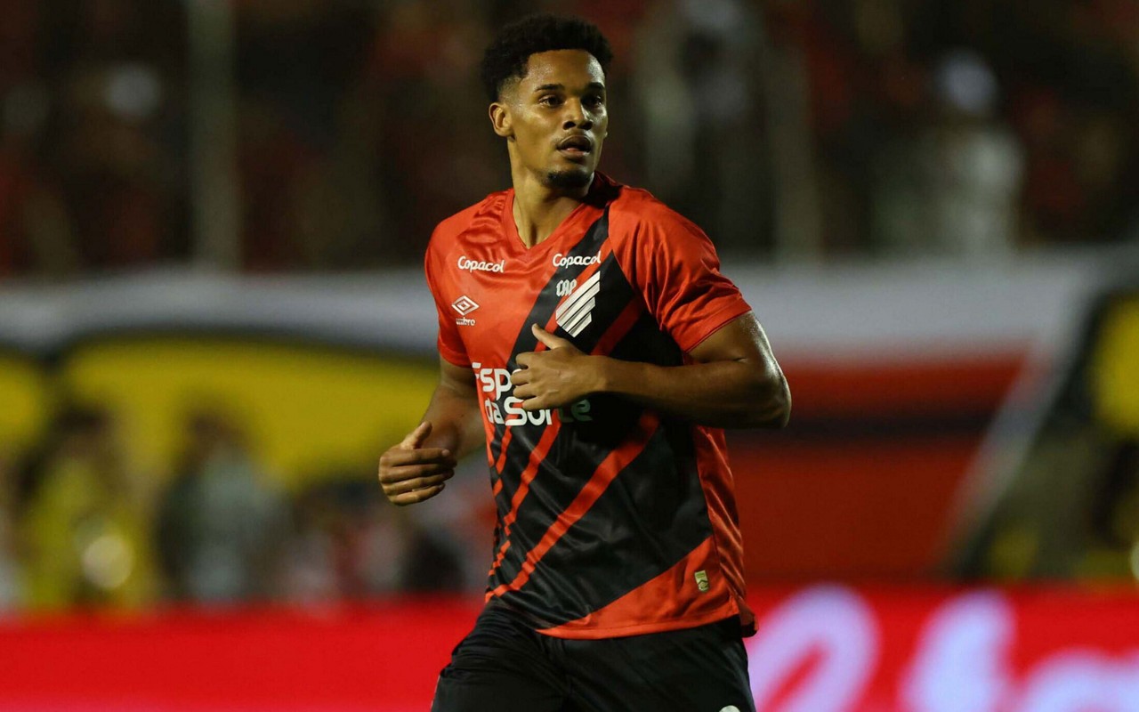 Emersonn estreou pelo Athletico contra o Vitória, pela Série A de 2024. Foto: José Tramontin/Athletico
