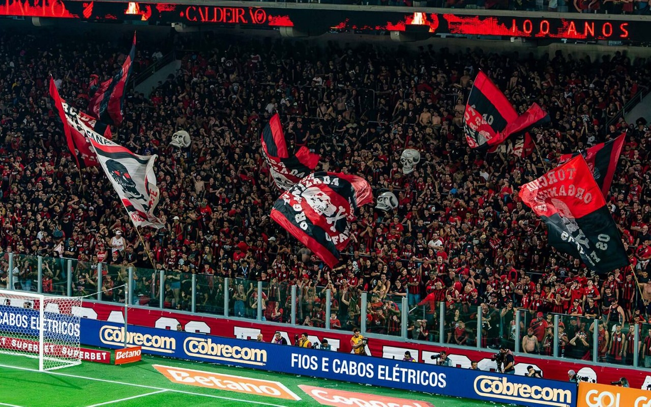 Torcida Os Fanáticos, a principal organizada do Athletico, na Arena da Baixada. Foto: Roberto Souza/Athletico