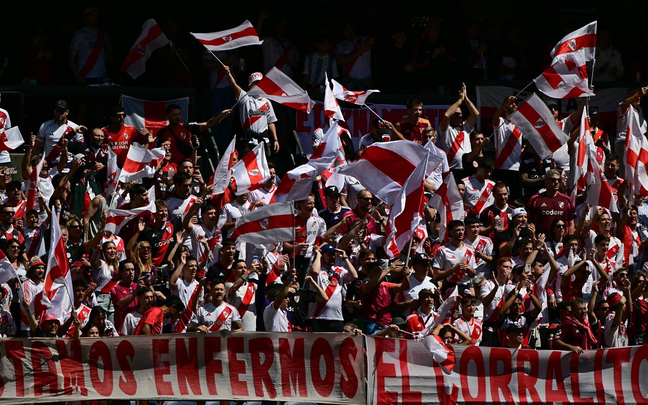 Torcida do River antes do jogo com o Urawa pelo Mundial (Foto by Pablo Porciuncula/AFP)