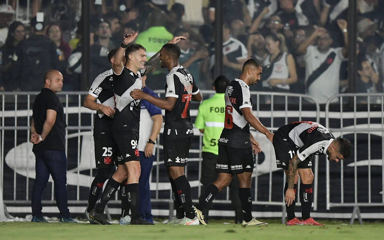 Vasco se classifica para as oitavas de final da Copa do Brasil (Foto: Jorge Rodrigues/AGIF)
