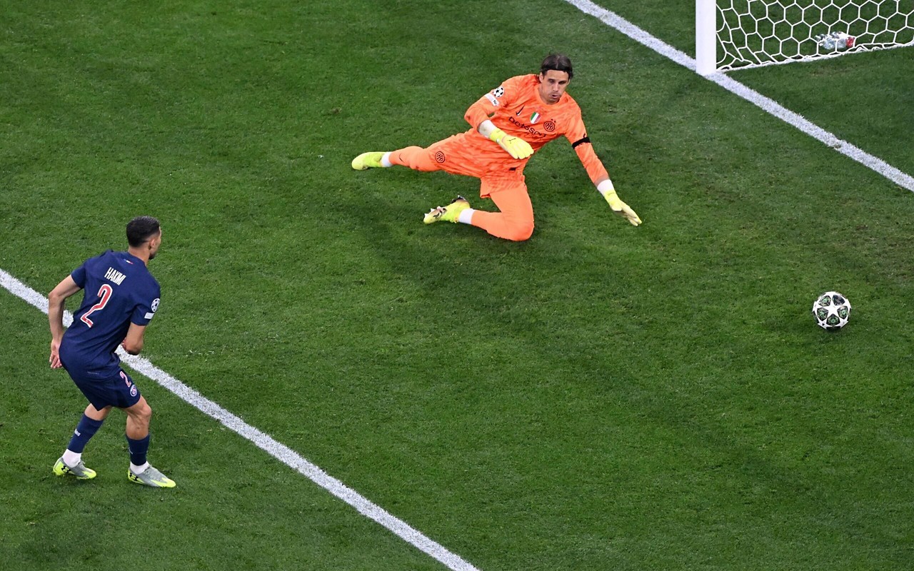 Hakimi marcou o primeiro gol na final da Champions (Foto: Kirill KUDRYAVTSEV/AFP)