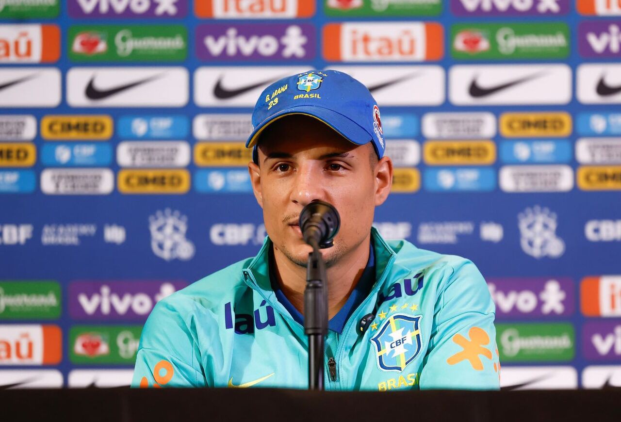 Titular da seleção, Guilherme Arana deu entrevista neste sábado (22); Brasil encara a Argentina na próxima terça (25), em Buenos Aires