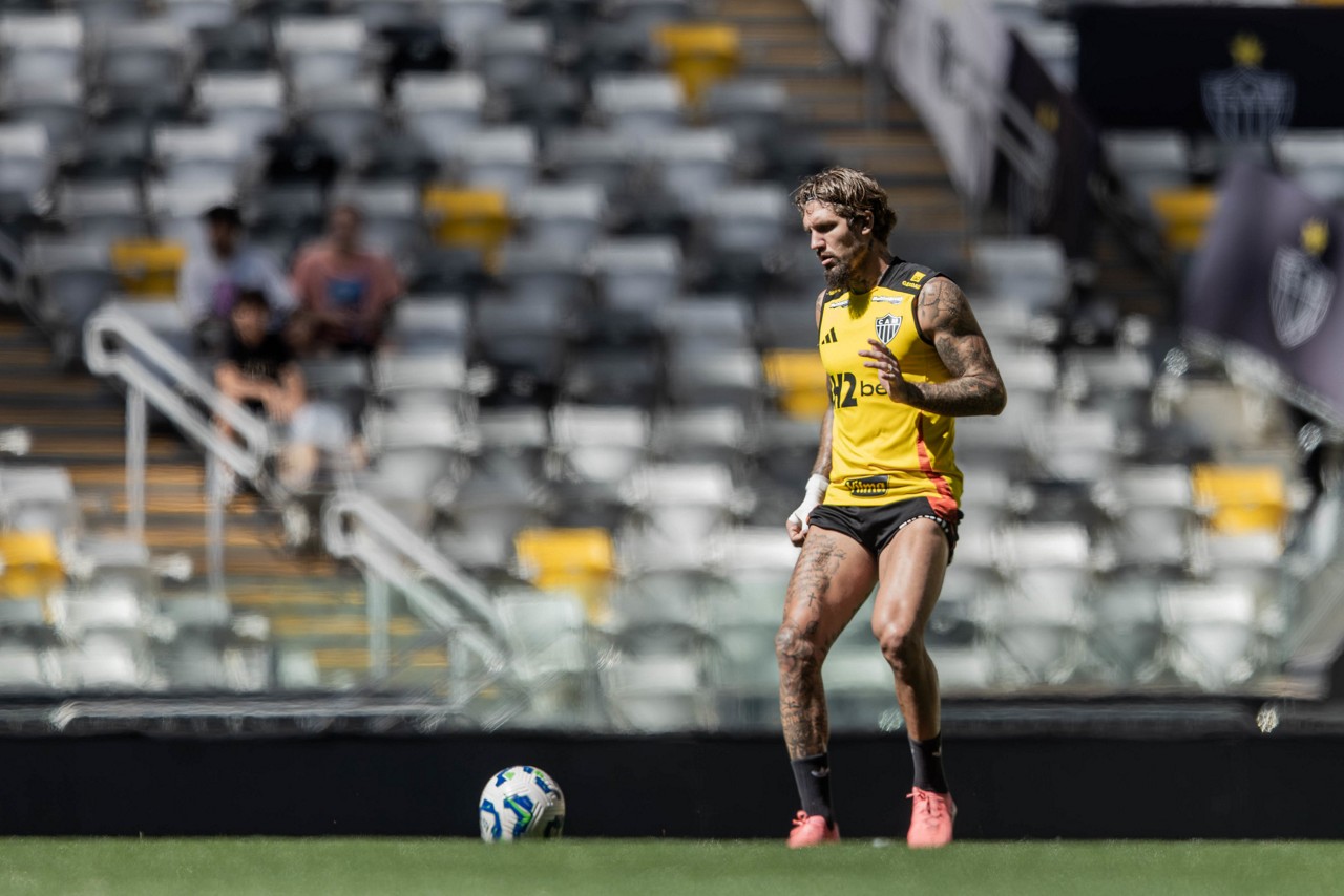 Lyanco participou de treino com bola na Arena MRV neste sábado 