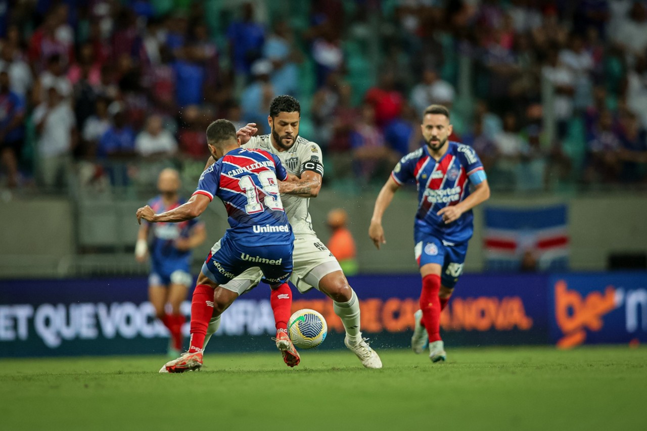 Hulk foi um dos poucos titulares usados por Milito na Fonte Nova